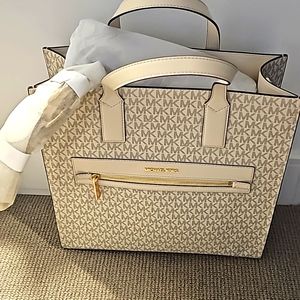MICHAEL KORS LARGE KENLEY TOTE IN CREAM